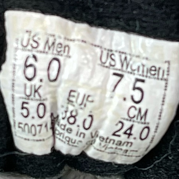 VANS Men's Old Skool Sneakers - Picture 6 of 7